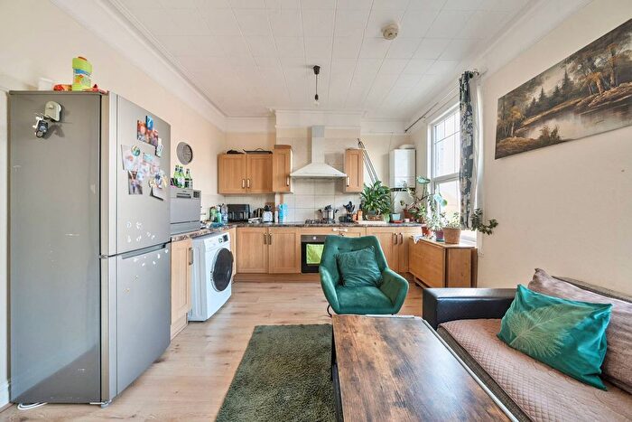 2 Bedroom Flat To Rent In Seaforth Avenue, Motspur Park, New Malden, KT3