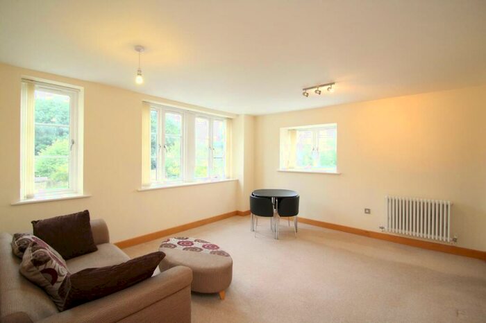 2 Bedroom Flat To Rent In Calverley Bridge, Leeds, West Yorkshire, Uk, LS13