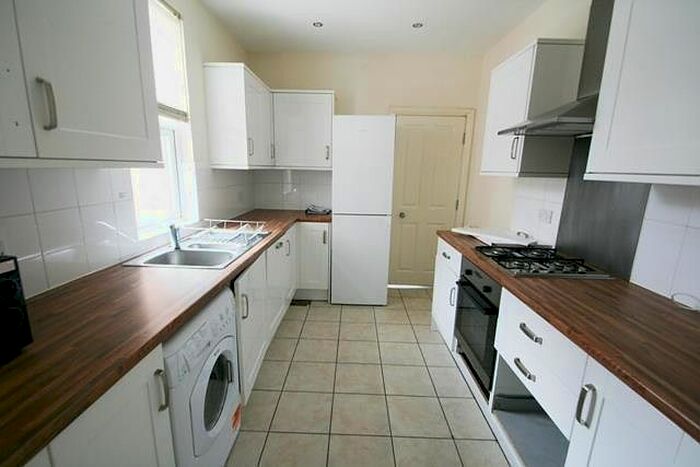 6 Bedroom Maisonette To Rent In Myrtle Grove, Jesmond, Newcastle Upon Tyne, NE2