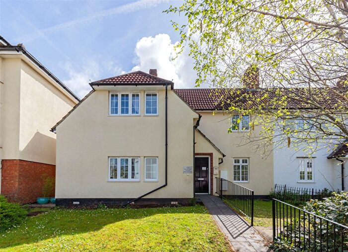 2 Bedroom Flat For Sale In Henleaze Road, Bristol, BS9