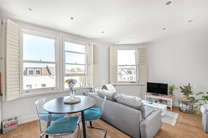 3 Bedroom Flat For Sale In Munster Road, Fulham, London, SW6