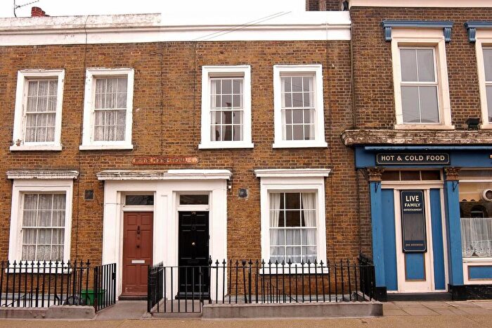 3 Bedroom House For Sale In White Horse Road, Stepney, London, E1