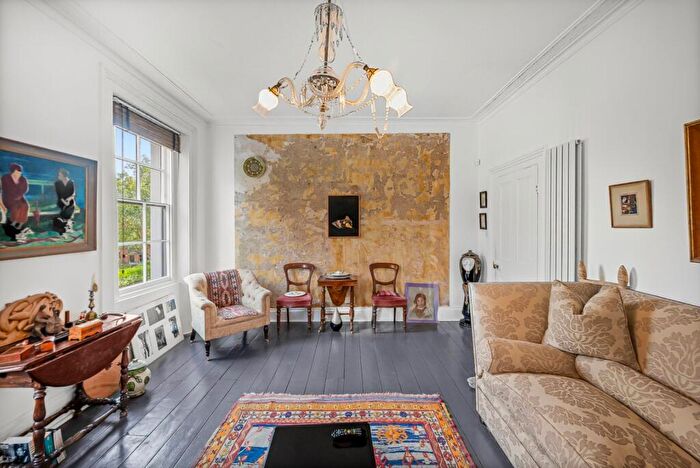 4 Bedroom Semi-Detached House For Sale In Cliff Road, Holloway, NW1