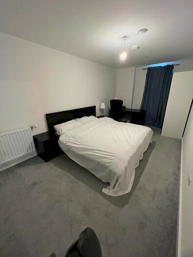 2 Bedroom Flat To Rent In Lakeside Drive, London, NW10