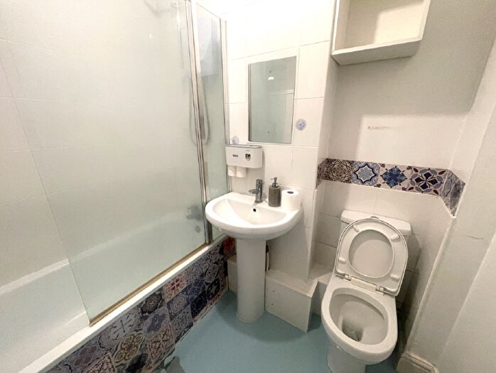 1 Bedroom Flat For Sale In Milman Road, Reading, RG2