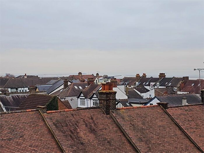 2 Bedroom Apartment For Sale In The Broadway, Leigh On Sea, Leigh On Sea, SS9