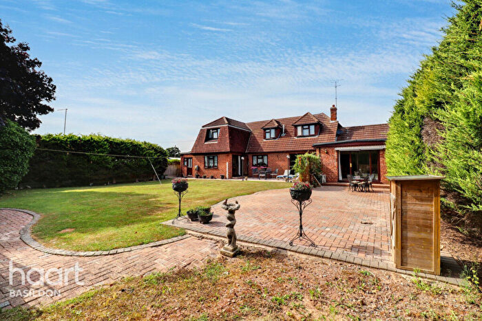 4 Bedroom Detached House For Sale In Windsor Road, Basildon, SS13