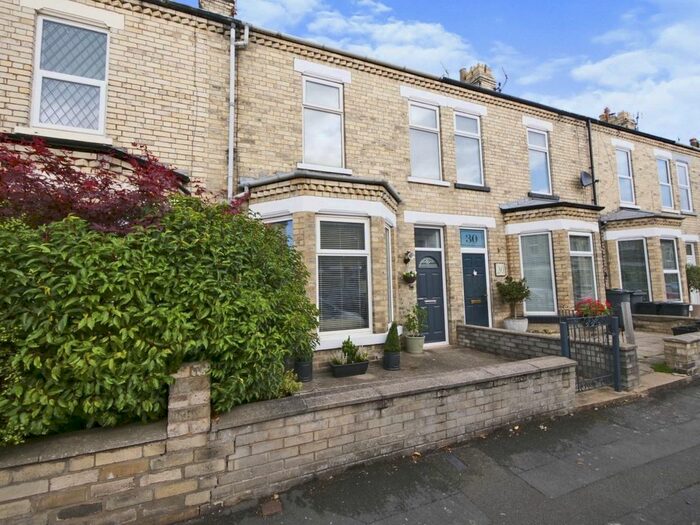 Houses for sale & to rent in YO26 5LY, Church Mews, York