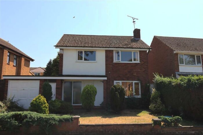 3 Bedroom Detached House To Rent In Rockingham Road, Kettering, NN16