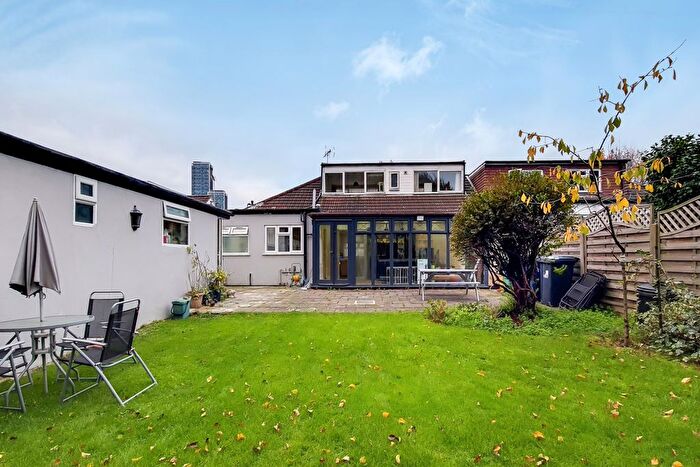 4 Bedroom Semi-Detached House To Rent In Highfield Road, Acton, W3