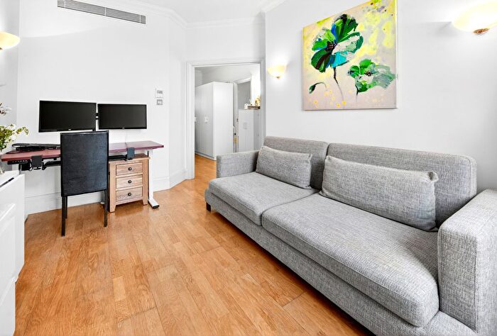 1 Bedroom Flat To Rent In Whitehouse Apartments, Belvedere Road, London, London, SE1