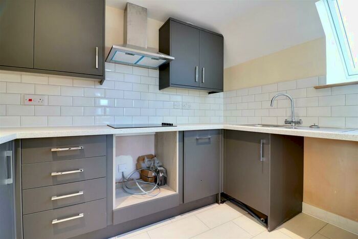 2 Bedroom Flat To Rent In Elm Grove, Hayling Island, PO11