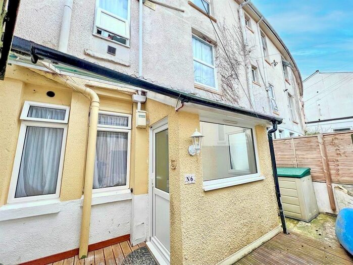 1 Bedroom Flat To Rent In Brunswick Terrace, Torquay, TQ1
