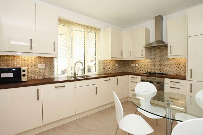 3 Bedroom Flat To Rent In Finchley Road, Hampstead, London, NW3