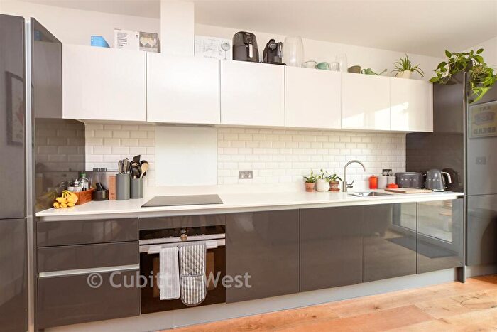 2 Bedroom Apartment For Sale In Purley Rise, Purley, Surrey, CR8