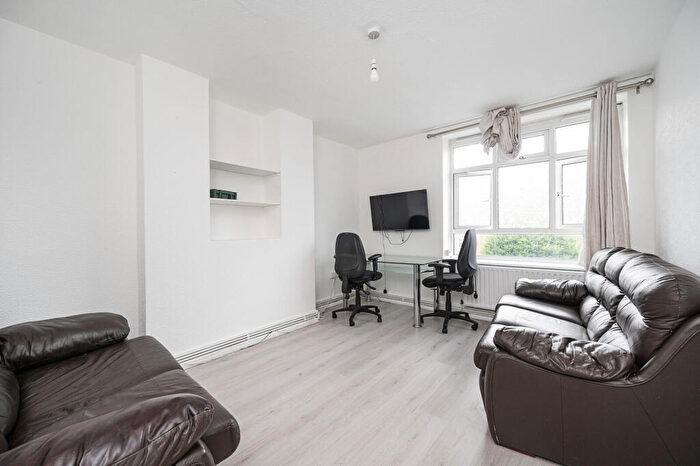 2 Bedroom Flat To Rent In Homerton Road, , Hackney, London, E9
