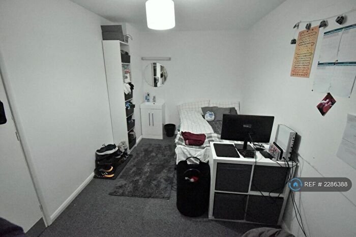 6 Bedroom Terraced House To Rent In Hillside Court, Reading, RG1