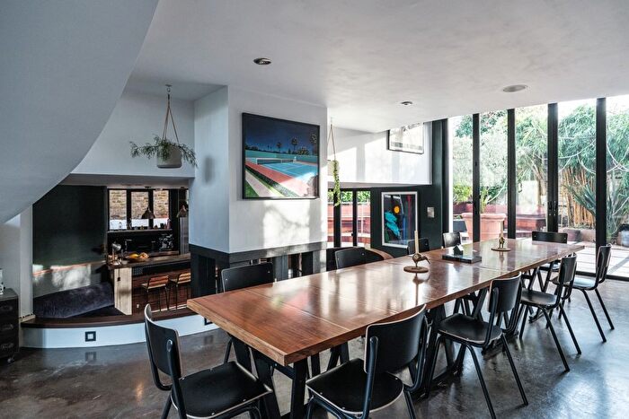 4 Bedroom Semi-Detached House To Rent In Bedford Road, London, SW4