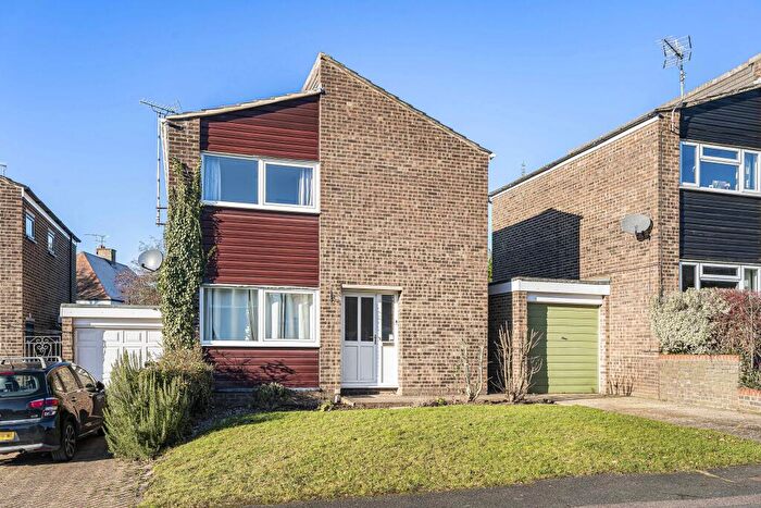 3 Bedroom Detached House For Sale In Cubitts Close, Welwyn, Hertfordshire, AL6