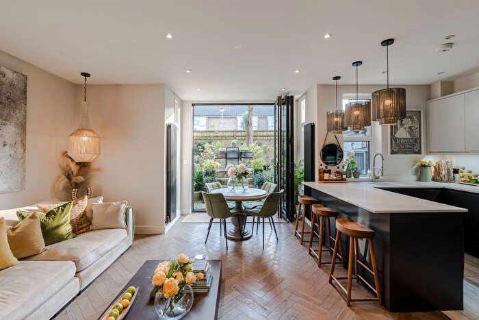 1 Bedroom Flat For Sale In Priory Road, West Hampstead, London, NW6