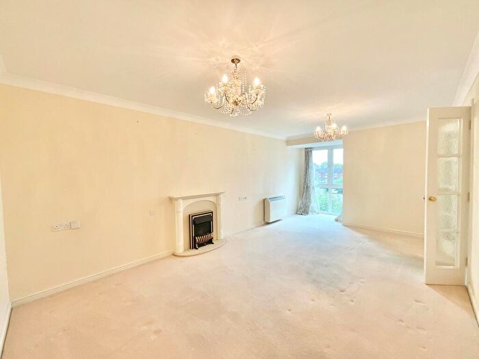 1 Bedroom Flat For Sale In Crown Street, Stone, ST15 - Photo 2