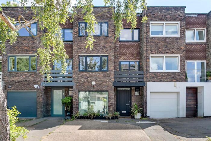 4 Bedroom House For Sale In North Grove, Highgate, London, N6