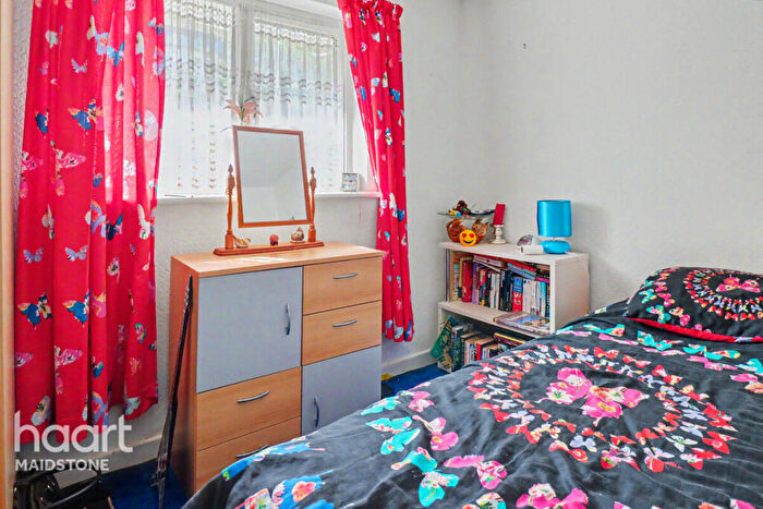 3 Bedroom Terraced House For Sale In Woodford Road, Maidstone, ME16