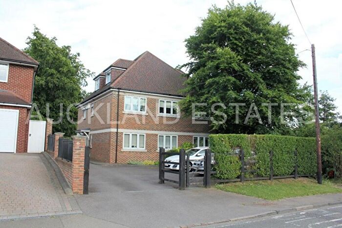 2 Bedroom Penthouse To Rent In Bluebridge Road, Brookmans Park, AL9