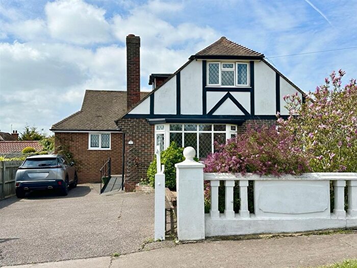 4 Bedroom Chalet For Sale In Glassenbury Drive, Bexhill On Sea, TN40