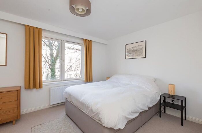 1 Bedroom Flat To Rent In St. John's Hill, Edinburgh, EH8