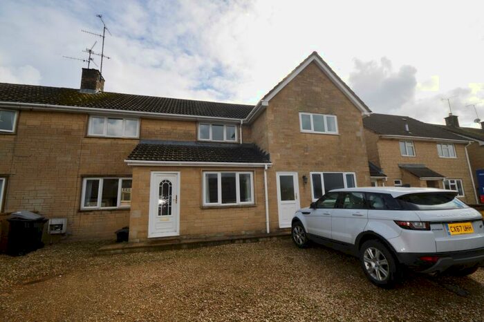 6 Bedroom Terraced House To Rent In Student Property - Queen Elizabeth Road, Cirencester, GL7