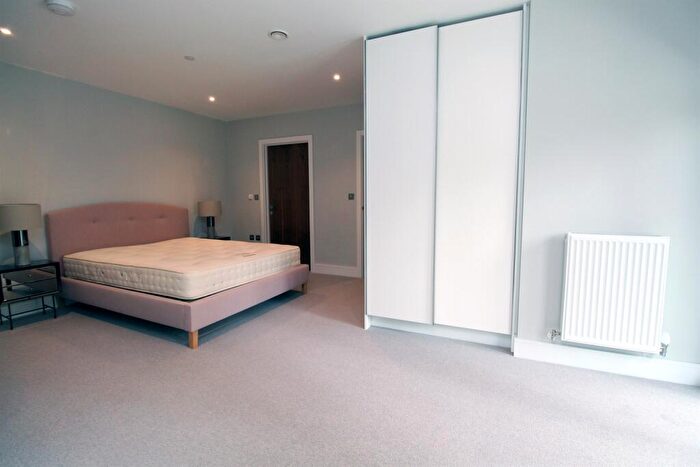 2 Bedroom Apartment To Rent In Orchard Wharf, E14