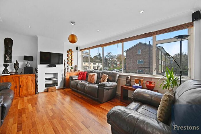 4 Bedroom Terraced House For Sale In Doggetts Close, East Barnet, London, EN4