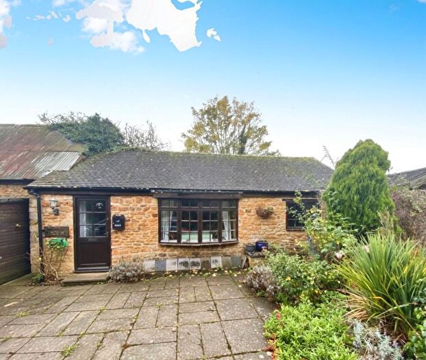 1 Bedroom Semi-Detached Bungalow To Rent In High Street, Banbury, Oxfordshire, OX15