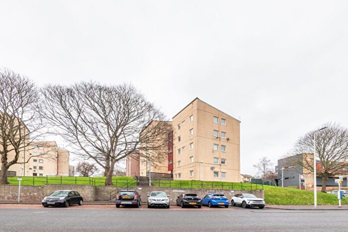 2 Bedroom Maisonette For Sale In Charleston Drive, Dundee, DD2
