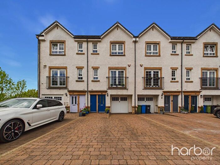 4 Bedroom Town House For Sale In Parklands Oval, Crookston, Glasgow, City Of Glasgow, G53