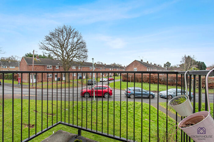 2 Bedroom Flat For Sale In Days Mead, Hatfield, Hertfordshire, AL10