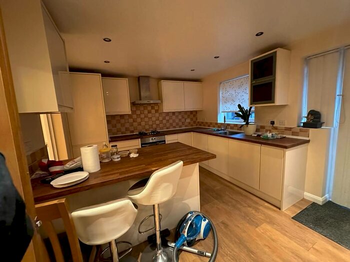 4 Bedroom Semi-Detached House To Rent In North Drive, Hounslow, TW3