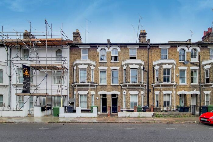 2 Bedroom Flat To Rent In Meadow Road, Vauxhall, London, SW8