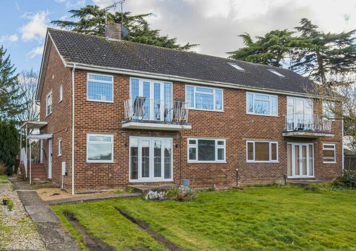 2 Bedroom Maisonette To Rent In Springfield Park, Twyford, RG10