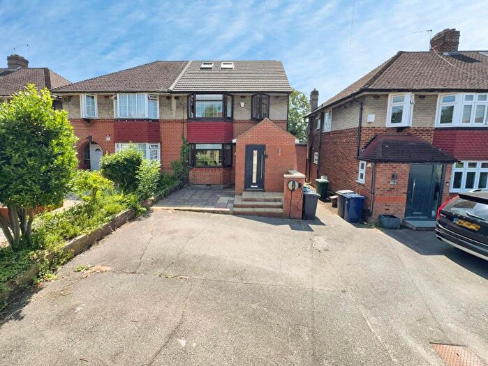 4 Bedroom Semi Detached House For Sale In Morley Crescent, Edgware, HA8