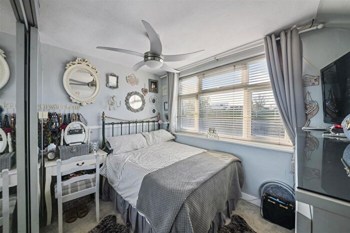 2 Bedroom End Of Terrace House For Sale In Bedwell Gardens, Hayes, UB3