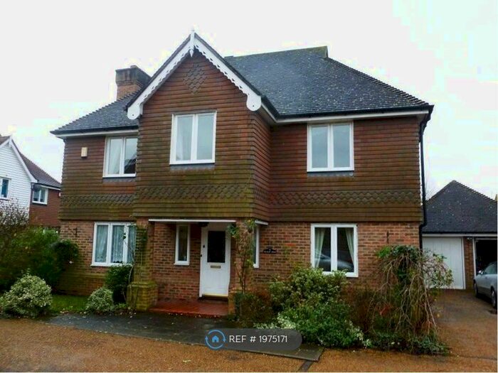 4 Bedroom Detached House To Rent In Shuttle Close, Ashford, TN27