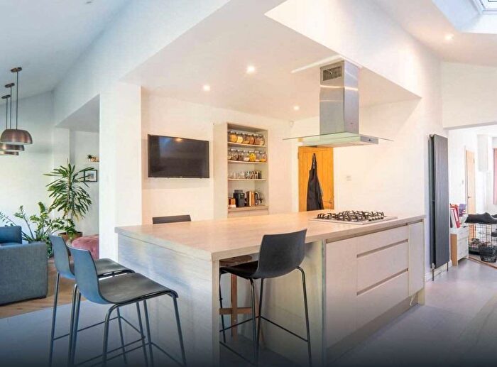 3 Bedroom Detached House For Sale In Stratford Road, Hall Green, Birmingham, B28