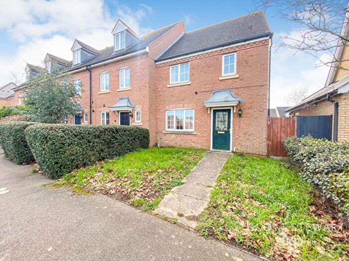 3 Bedroom End Of Terrace House For Sale In Campaign Avenue, Peterborough, PE2