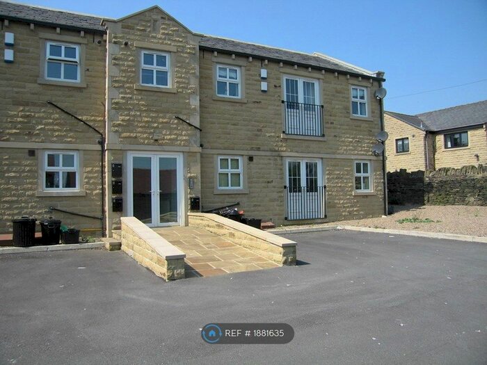 2 Bedroom Flat To Rent In Hipperholme, Halifax, HX3