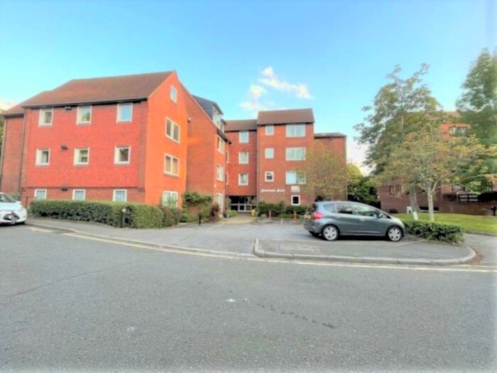 1 Bedroom Retirement Property To Rent In Homehayes House, Oakdene Close, Pinner, HA5