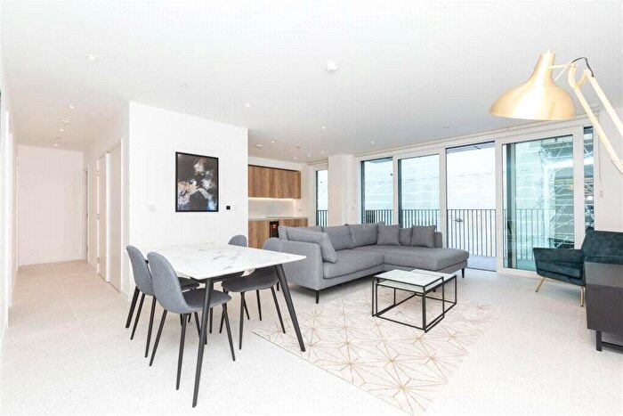 3 Bedroom Flat To Rent In Georgette Apartments, Sidney Street, Tower Hamlets, London, E1