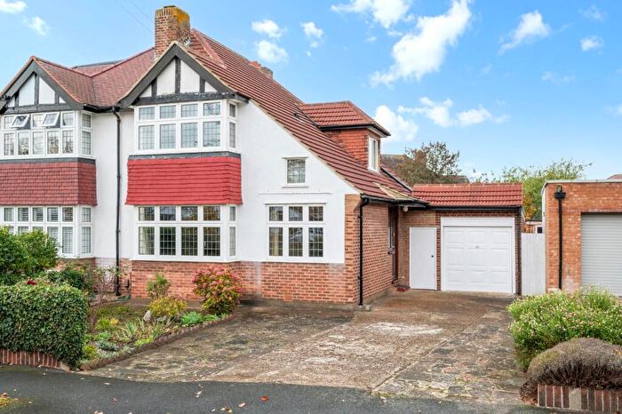 4 Bedroom House For Sale In Mayfair Avenue, Worcester Park, KT4