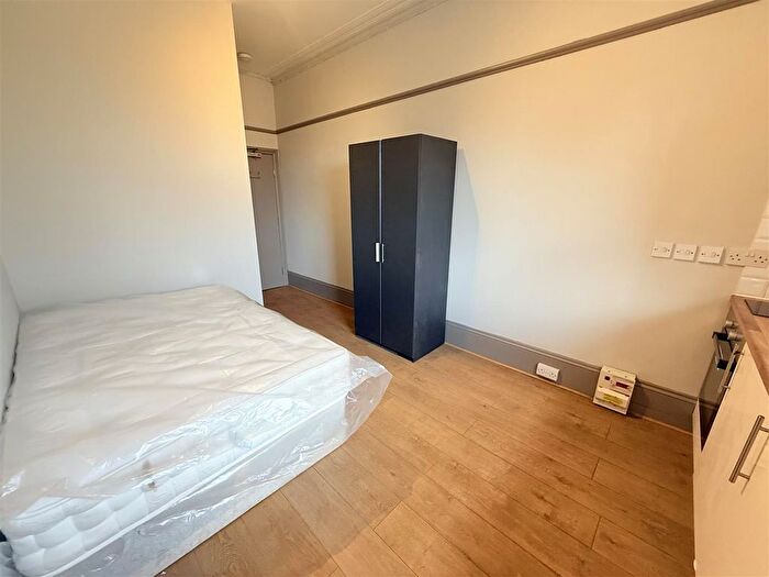 Studio To Rent In Belsize Avenue, London, NW3